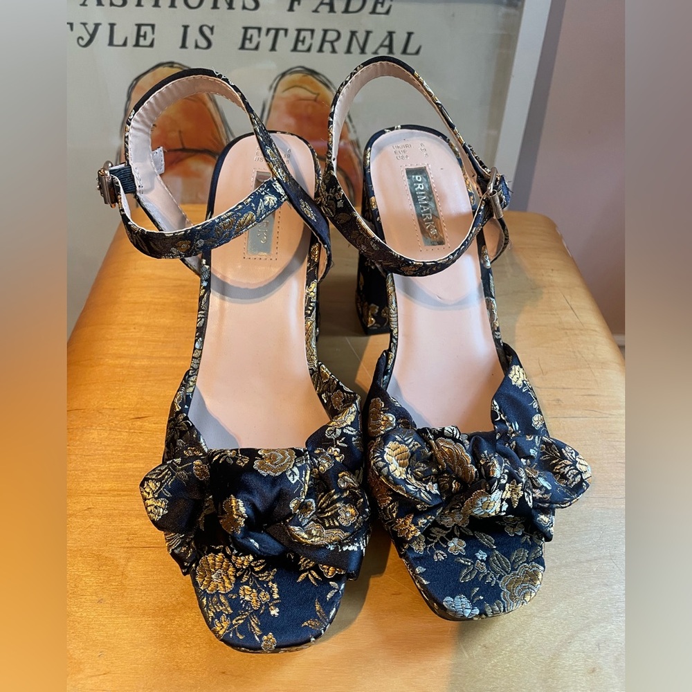 Like New Primark Black & Gold Floral BowTie Heels Sz 8